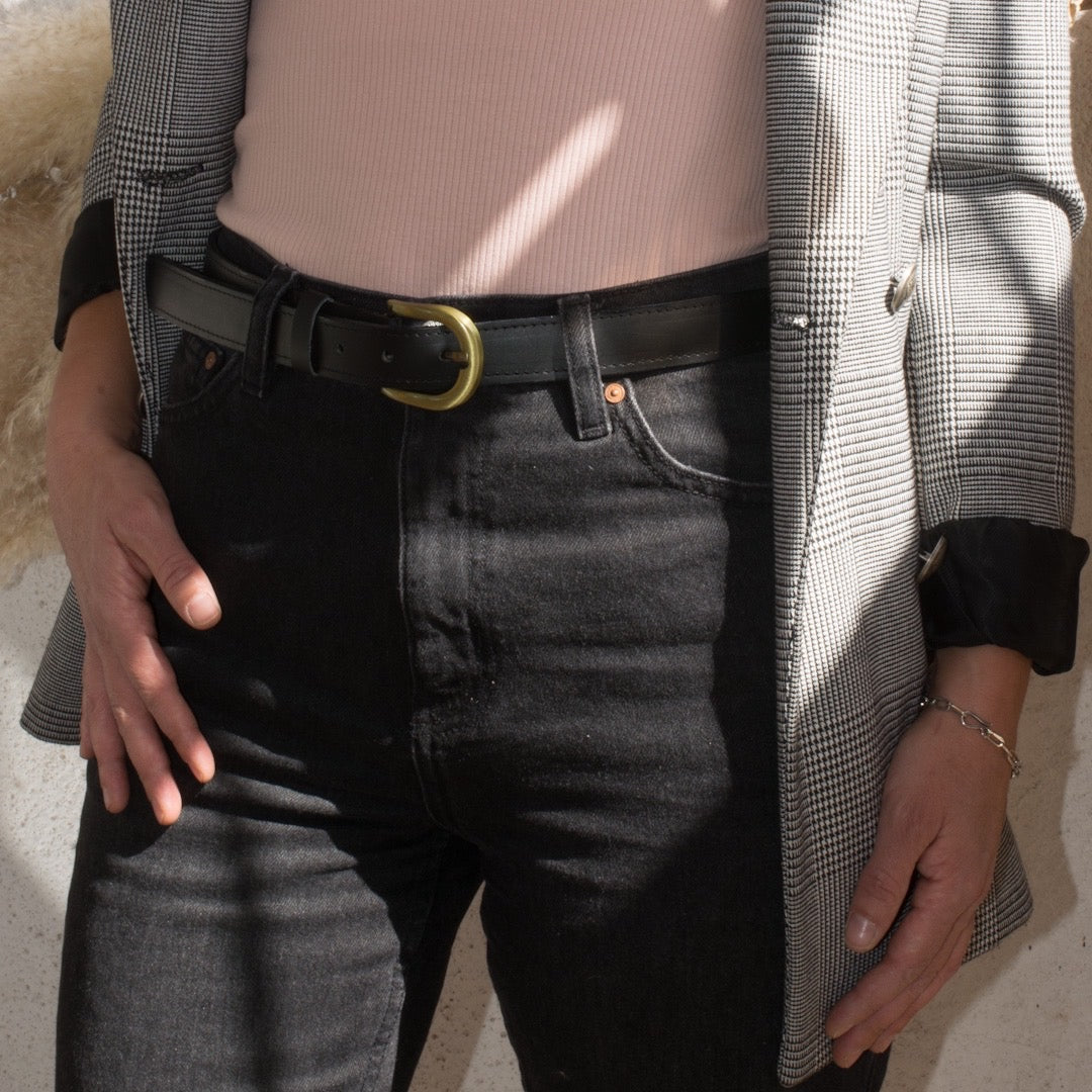 Cinturón Negro Hebilla Dorada