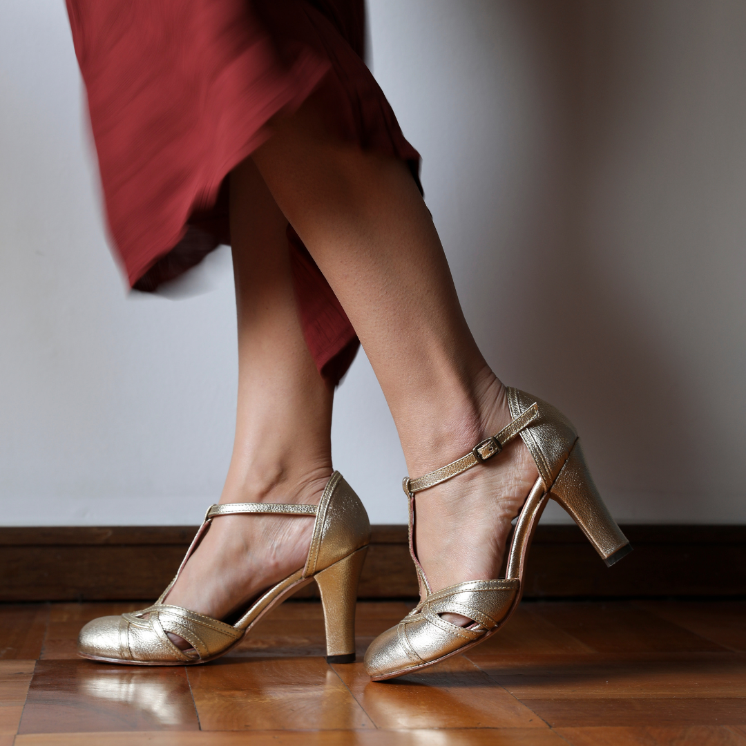 Agustina cuero dorado pálido grano taco forrado